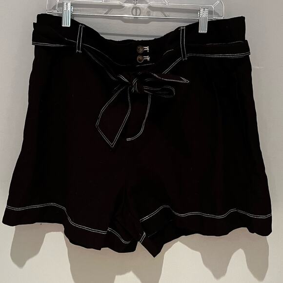 NEW WhoWhatWear Belted Ruffle Flutter Contrasting Stitch Shorts Sz XL - Picture 8 of 8